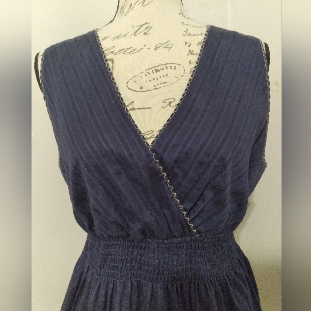 Eddie Bauer Navy Sleeveless Smocked-Waist V-Neck Top - Picture 3 of 4